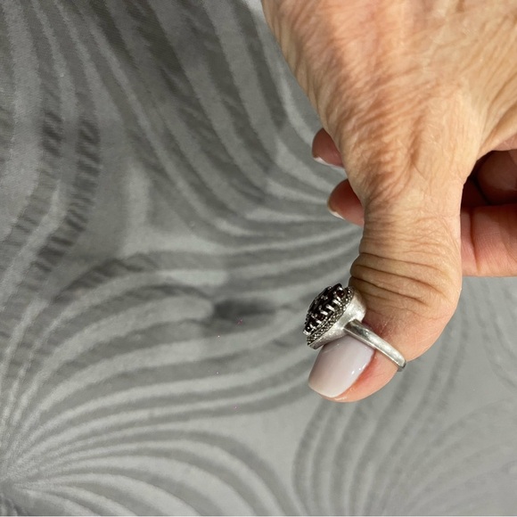 Size 6 925 Silver Ring heart shape very good Condition - Picture 7 of 7